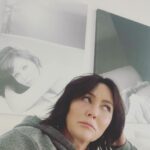 Shannen Doherty Instagram – Is it acceptable to have photos of yourself hanging above bed in guest bedroom ……. Asking for a friend.