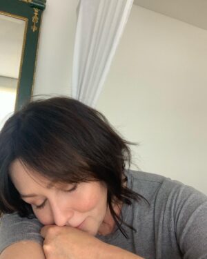 Shannen Doherty Instagram - So thankful for every single day. I wake up feeling blessed that I’m here. That I’m thriving. That I’m surrounded by loved ones that continue to enrich my life and thankful for all of you that share your love and stories with me.