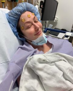 Shannen Doherty Instagram - January 2023 I had brain surgery to remove a tumor. The things on my forehead were for mapping. I didn’t ask nearly enough questions, fear and too much going on just seized me. BUT it’s so cool I got to chat with Dr Ray Chu ( my brain surgeon) and wow, did I find out a lot about my surgery!! Tune into #letsbeclearwithshannendoherty listen wherever you get podcast! @letsbeclearpod. Oh and this is from when they gave me the relaxation meds before putting me under. I apparently liked them 😂