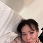 Shannen Doherty Instagram - Today has been a hard day. Obvious reasons and not so obvious reasons. But everyday I pick myself up and hope that I do better. That people do better. That what’s obvious is not so convoluted. While I send myself love and peace, I also send love to every single one of you. Even those that have threatened me in the last week. May God be in your hearts.
