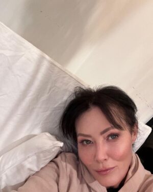 Shannen Doherty Instagram - Today has been a hard day. Obvious reasons and not so obvious reasons. But everyday I pick myself up and hope that I do better. That people do better. That what’s obvious is not so convoluted.  While I send myself love and peace, I also send love to every single one of you. Even those that have threatened me in the last week. May God be in your hearts.