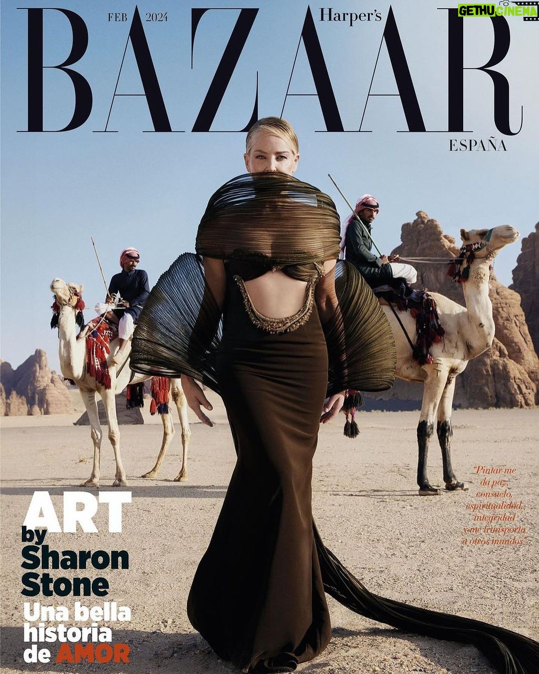 Sharon Stone Instagram - Sharon Stone protagoniza la portada de febrero de Harper’s Bazaar, un número dedicado al arte y al amor en todos sus estados. Icono universal, Sharon Stone se ha trasladado al desierto de AlUla de Arabia Saudí para protagonizar un espectacular reportaje que, al regresar a Los Ángeles, se ha convertido en dos impresionates obras de arte pintadas por la actriz, cuya faceta como artista ya es todo un éxito. Bienvenidos al número donde arte y amor se fusionan en un solo ente. Porque el arte, como el amor, es abstracto. Ambos involucran un sentimiento profundo y recíproco: no se puede amar sin tener a quién expresar ese amor, y sólo el arte es posible si existe una relación entre artista y público. Te contamos todos los detalles en Harpersbazaar.es (link en bio). Fotografía: @ericmichaelroy Director creativo y estilismo: @theparislibby Peluquería: @alexandre.protti Maquillaje: @giuliacmakeup Producción: @blueabaya #theartissue #BAZAARfebrero #WomenInArt