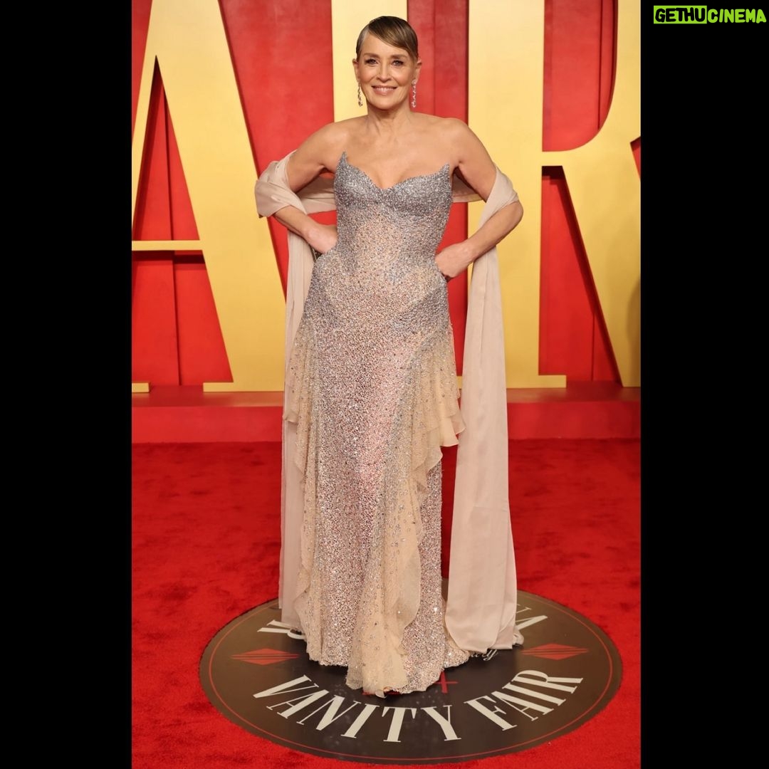 Sharon Stone Instagram - Oscars @vanityfair Stylist:@theparislibby @aframe_agency Makeup @amyoresman @aframe_agency Hair @paige_davenport Dress: @delcoreofficial Jewelry @gismondi1754 Handbag: @carolinaherrera Shoe: @machandmach