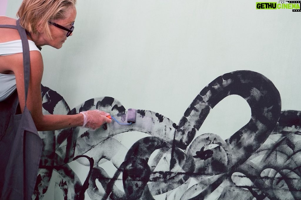 Sharon Stone Instagram - Big piece in the works 💥