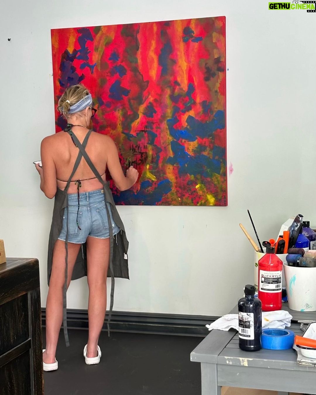 Sharon Stone - 110.5K Likes - Happy weekend everyone 💥❣️