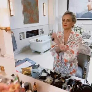 Sharon Stone Instagram - Thank you Mrs. @amaffi for the exquisite birthday flowers
Their fragrance almost competes 💋❣️