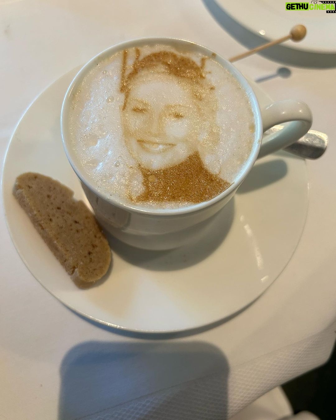 Sharon Stone Instagram - Cup O’ At the @bevhillshotel #PoloLounge 🤍