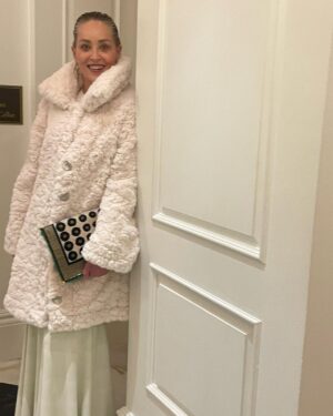 Sharon Stone Instagram - 🤍 This Coat! Love you @couture.to.the.max!

Creative Director/ Stylist: @theparislibby for @aframe_agency 
Coat: @couture.to.the.max 
Dress: @eliesaabworld
Bag: @fendi
Jewelry: @emmanuel_tarpin
