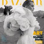 Sharon Stone Instagram - Sharon Stone protagoniza la portada de febrero de Harper’s Bazaar, un número dedicado al arte y al amor en todos sus estados. Icono universal, Sharon Stone se ha trasladado al desierto de AlUla de Arabia Saudí para protagonizar un espectacular reportaje que, al regresar a Los Ángeles, se ha convertido en dos impresionates obras de arte pintadas por la actriz, cuya faceta como artista ya es todo un éxito. Bienvenidos al número donde arte y amor se fusionan en un solo ente. Porque el arte, como el amor, es abstracto. Ambos involucran un sentimiento profundo y recíproco: no se puede amar sin tener a quién expresar ese amor, y sólo el arte es posible si existe una relación entre artista y público. Te contamos todos los detalles en Harpersbazaar.es (link en bio). Fotografía: @ericmichaelroy Director creativo y estilismo: @theparislibby Peluquería: @alexandre.protti Maquillaje: @giuliacmakeup Producción: @blueabaya #theartissue #BAZAARfebrero #WomenInArt