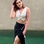 Shefali Jariwala Instagram - Zen ✔️ #tropical #thursday @maverick.communication01 @kusmi.india #reelsindia #vacation #goodvibesonly #wellnessthatworks #traveltheworld #instafashion #ootd #sunny #summer #outfit