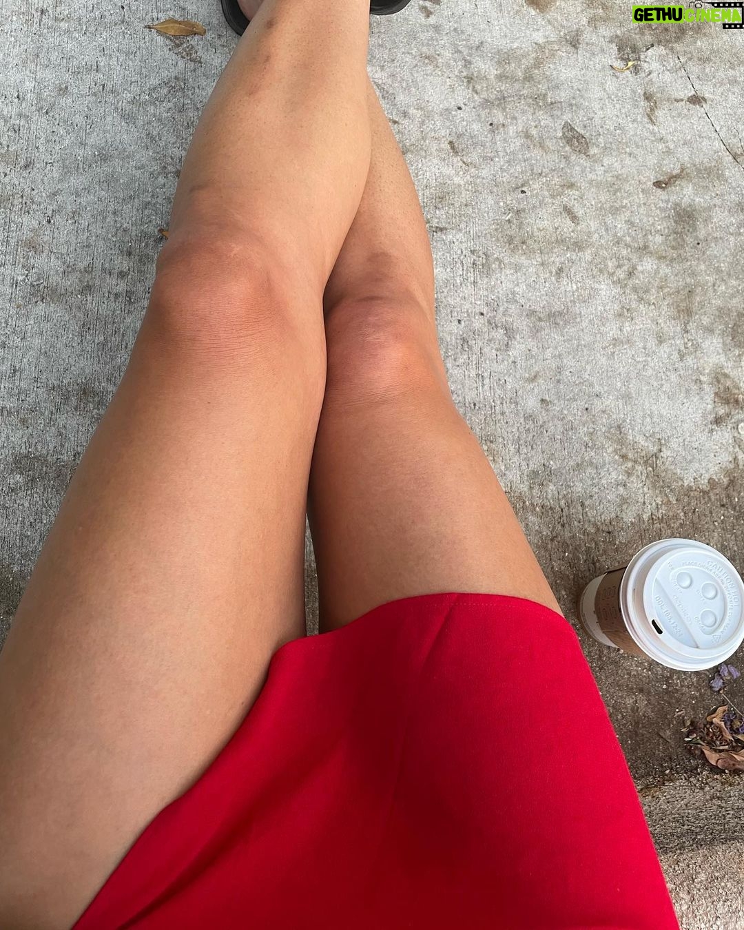 Shelley Hennig Instagram - If someone says street š summer Iām gonna skin my knees and not use neosporin