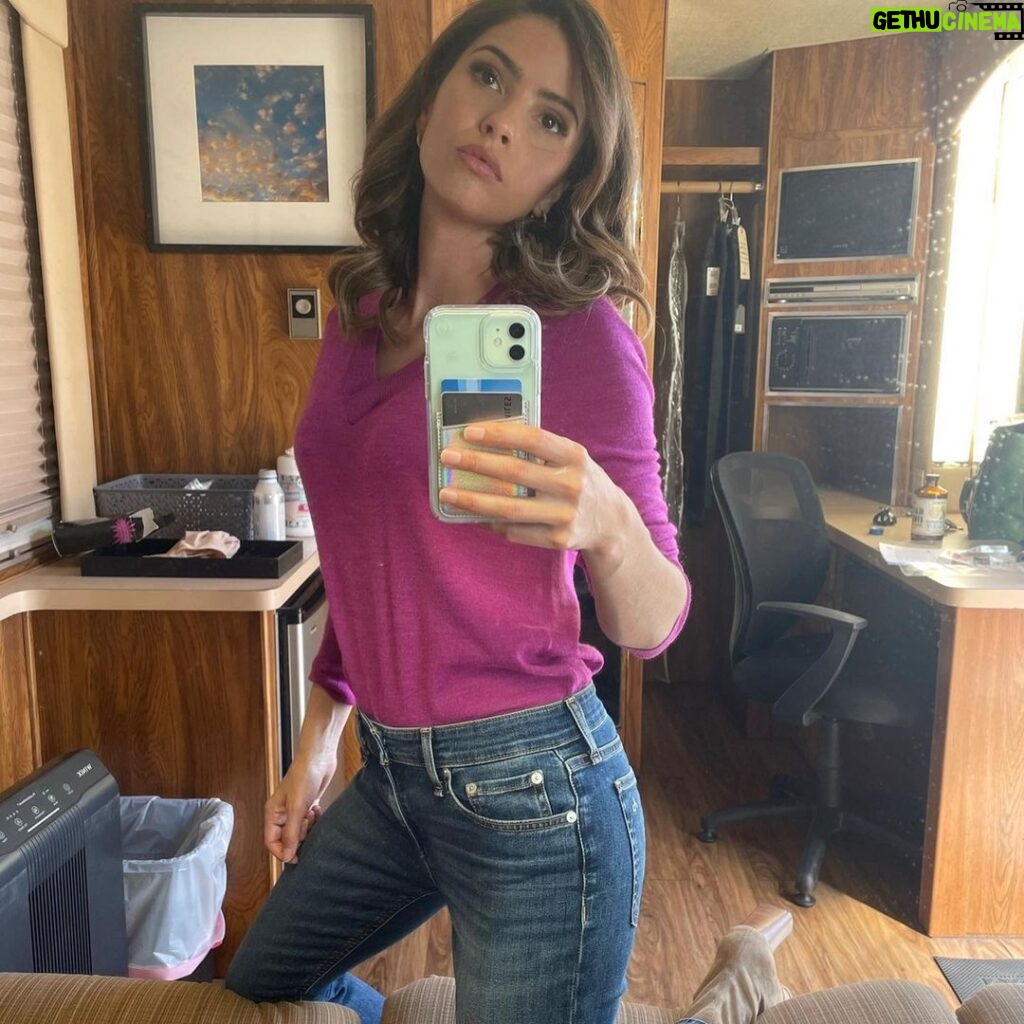 Shelley Hennig Instagram - The reviews are in & The Woman In The House Across The Street From The Girl In The Window is #1 on @netflix & we’ve read your texts calls tweets & it looks like the show has made you laugh feel vulnerable horny uncomfortable scared made some of you cry (still confused about this one but let’s allow all feelings here it’s a safe space) u should know we felt the same way filming it take a look at some BTS here as proof you’re not alone we love you anything for you 🥘 🍷 🔪 🍆 @netflixisajoke @womaninthehousenetflix