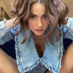 Shelley Hennig Instagram - Press day BTS w my threatening Airbnb decor for The Woman In The House Across The Street From The Girl In The Window tomorrow on Netflix omg wait till you see @kristenanniebell in this 🍷 🔪 🍷 “Love yourself much?” -Anna 👀 @netflix @netflixisajoke 💄@kirinstagram 💇‍♀️ @bykileyfitz 👚@ganni - thank u @ditte_reffstrup #gannigirls