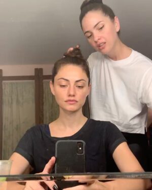 Shelley Hennig Instagram - It was a special day when I found out my niece named her 🐰 Phoebe bc as she put it, “it’s your friend’s name it’s a good name” HBD @phoebejtonkin I’d wear you as a body lotion if I could u are magical & I love u alwayz 👯‍♀️