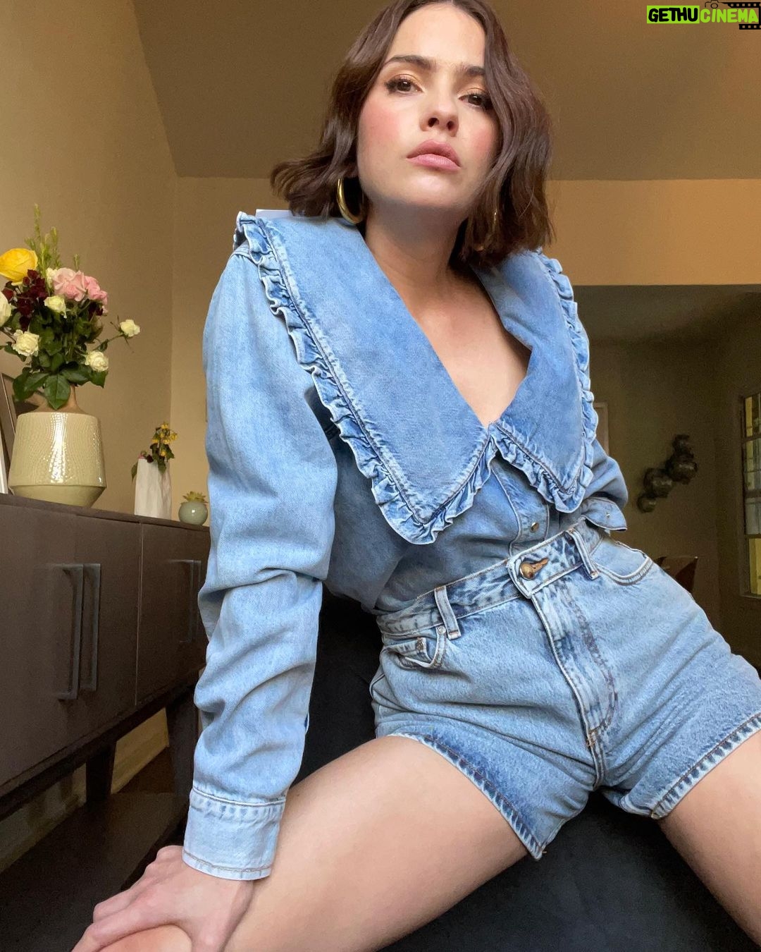 Shelley Hennig Instagram - Press day BTS w my threatening Airbnb decor for The Woman In The House Across The Street From The Girl In The Window tomorrow on Netflix omg wait till you see @kristenanniebell in this 🍷 🔪 🍷 “Love yourself much?” -Anna 👀 @netflix @netflixisajoke 💄@kirinstagram 💇♀️ @bykileyfitz 👚@ganni - thank u @ditte_reffstrup #gannigirls