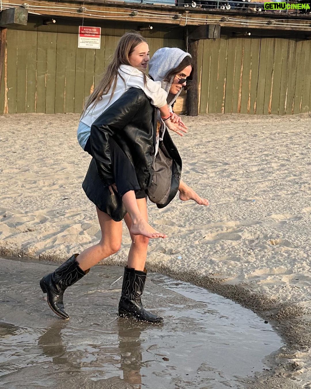 Shelley Hennig Instagram - Camp has commenced & I learned my camper loves beach flowers plants animals dance HATES dry texting