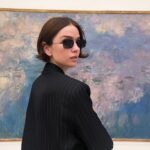 Shelley Hennig Instagram - DO NOT TAKE PHOTOS OF YOURSELF IN FRONT OF ART YOU ARE NOT THE ART DONT BE AN ASSHOLE 🖤 📷 x @mollyburnett Paris, France