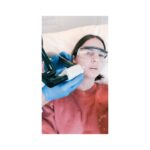 Shelley Hennig Instagram - 21 questions with @simonourianmd1 while he used coolaser on me to reverse the sun damage I got from tanning beds in high school (miss you Planet Beach!) I was so nervous & started to panic so he gave me laughing gas & I was hitting it like a bong then I started hitting on him & asking if he knows Ellen bc I want to go viral then remembered it was my gynecologist who recommended him to me & made a bad joke about vaginas & he never reported me he’s honestly amazing & so funny & I want to be his friend but I’m nervous I talked too much #coollaser #epione Dr. Simon Ourian - Epione