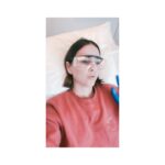 Shelley Hennig Instagram - 21 questions with @simonourianmd1 while he used coolaser on me to reverse the sun damage I got from tanning beds in high school (miss you Planet Beach!) I was so nervous & started to panic so he gave me laughing gas & I was hitting it like a bong then I started hitting on him & asking if he knows Ellen bc I want to go viral then remembered it was my gynecologist who recommended him to me & made a bad joke about vaginas & he never reported me he’s honestly amazing & so funny & I want to be his friend but I’m nervous I talked too much #coollaser #epione Dr. Simon Ourian - Epione