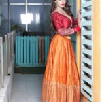 Sherlyn Chopra Instagram - बिना लब हिलाए वो सब कह रही थी.. कमाल उसका लहज़ा, मिसाल उसकी आँखें.. ❤️ #loveisintheair 💘 Costume & styling by @the_adhya_designer