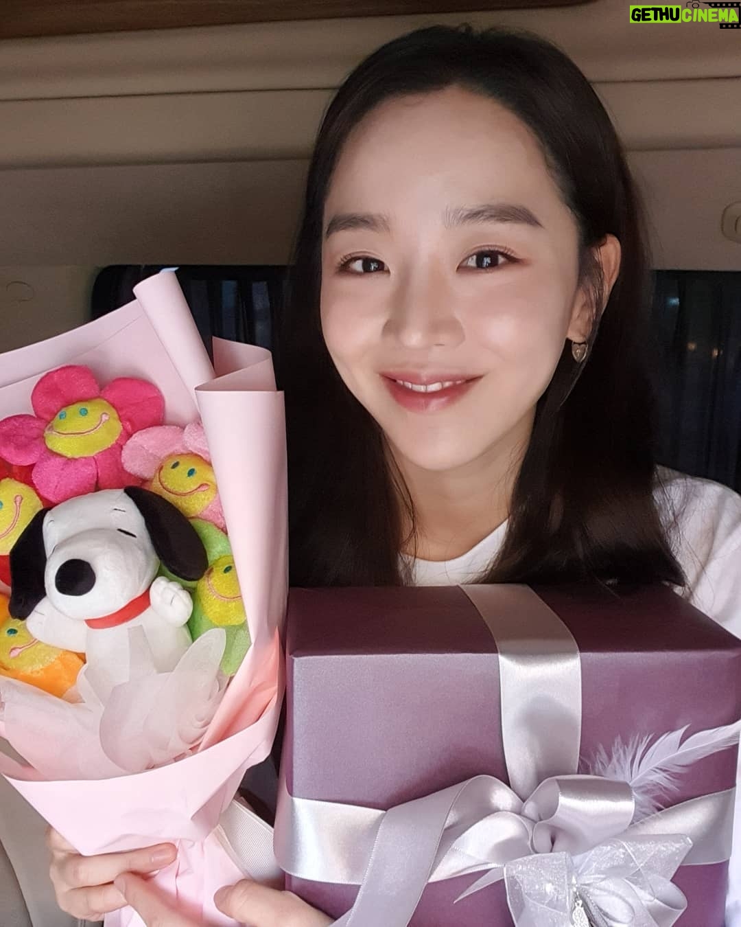 Shin Hye-sun Instagram - #단하나의사랑 1주년선물잘받았어요🤩 감사합니다♡