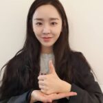 Shin Hye-sun Instagram – #배종옥 선배님께 지명받아 #덕분에챌린지 이어갑니다

정말 감사드립니다.
코로나19 로 전세계가 지치고 힘든 요즘 
의료진여러분 덕분에 안전하게 잘 지내고 있습니다.
의료진여러분의 노고에 정말 감사드리며
이 어렵고 힘든시기가  빨리 지나가길 기원합니다.
감사합니다.

덕분에챌린지를 이어가주실 분들은

#강기영 오빠 #경리 #안효섭 입니다
세분모두 흔쾌히 응해주셔서 마음이 훈훈합니다^^ 이글을 보고계신 모든 분들 힘내세요!!! #덕분에챌린지 #의료진덕분에 #덕분에캠페인