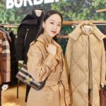 Shin Hye-sun Instagram - 버버리 신세계 강남 아우터웨어 팝업 #Burberry #BurberryOuterwear #광고