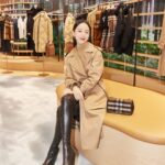 Shin Hye-sun Instagram - 버버리 신세계 강남 아우터웨어 팝업 #Burberry #BurberryOuterwear #광고