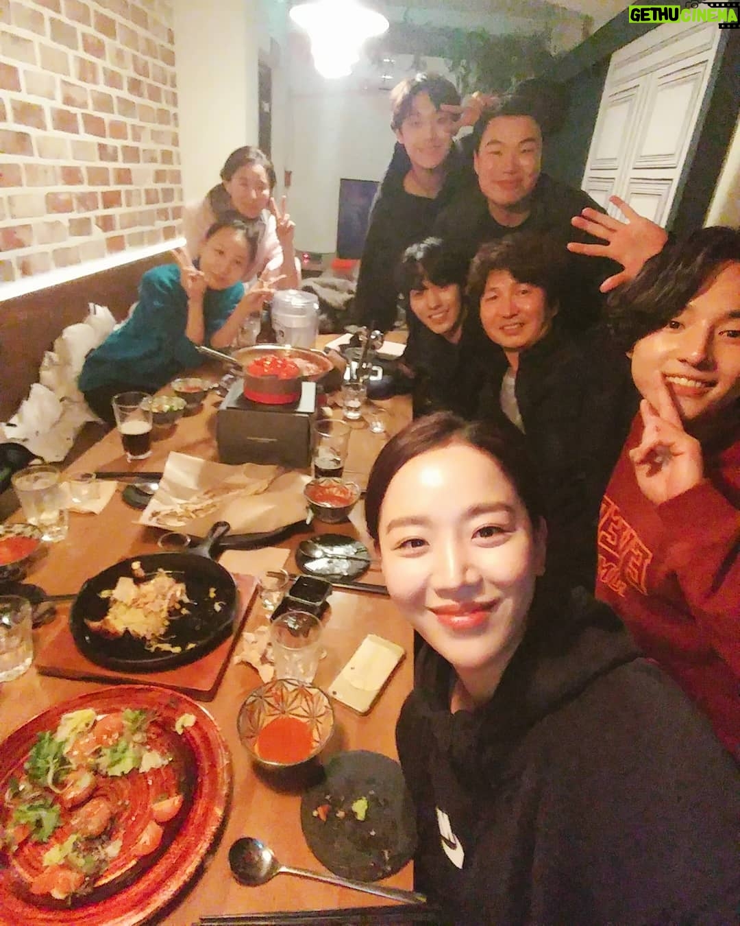 Shin Hye-sun Instagram - 서른이지만열일곱입니다!!!!♥♥♥ #조수원감독님 #조성희작가님 #예지원언니 #조현식오빠 #양세종 #안효섭 #이도현 #나 새해복많이받으세요^^