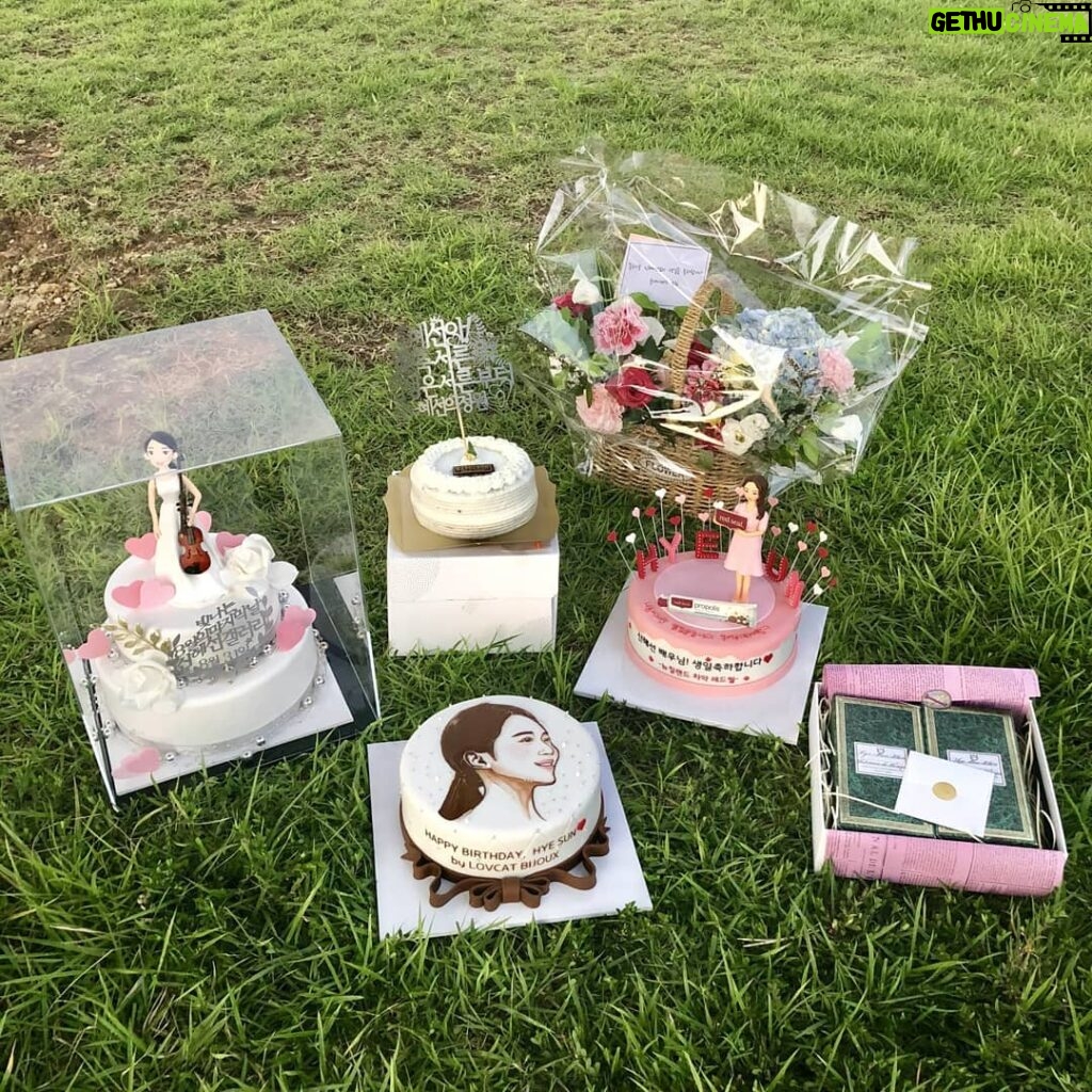 Shin Hye-sun Instagram - 생일축하해주신 모든분들 감사합니다 더 열심히 살겠습니다!!^^