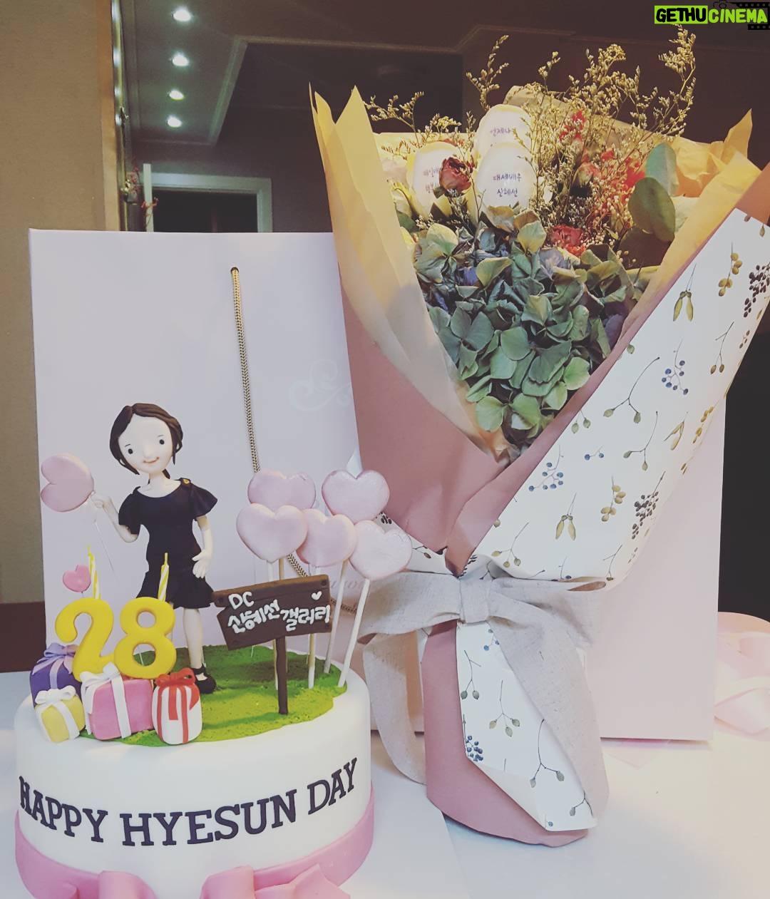 Shin Hye-sun Instagram - 어머낭케잌너무이쁨♡ 생일축하해주신분들모두너무감사합니다!!!^^♡♡♡♡♡