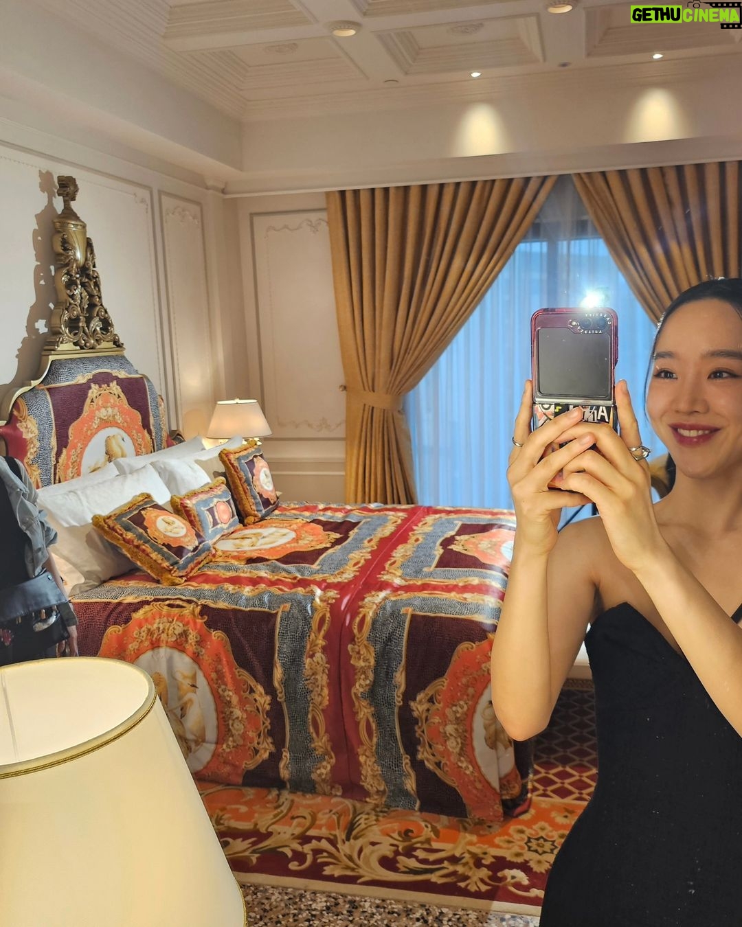 Shin Hye-sun Instagram - #VersaceMoments #PVMParty #PalazzoVersaceMacau Palazzo Versace Macau
