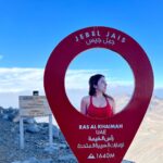 Shobhita Rana Instagram - when it’s 9 degrees in dubai & you don’t wanna miss the chance to hike to the highest mountain in the UAE ⛰️🥶🇦🇪 #hikemoreworryless #wintersinuae #rasalkhaimah Ras Al Khaimah, UAE