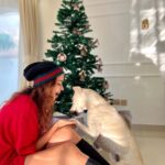Shobhita Rana Instagram - Tumhara koi haq nahi banta ki tum itni sundar lago. Not fair @bunnytheindie !! ❤️‍🔥🎁✨ #christmas #christmastree #christmastime Dubai, United Arab Emirates