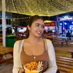 Shobhita Rana Instagram - famjam 🤎🍟 Dubai, United Arab Emirates