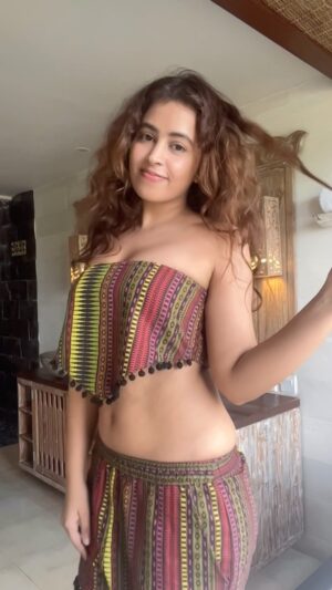 Shobhita Rana Instagram - s a n s a n a n a 🌞 💫 ✨

@howwhenwearclothing