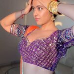 Shobhita Rana Instagram - sunkissed wali reel ✨🌞 @sarmaya_fashion @tanishqjewellery #reels #reelsinstagram #getready #festive #grwm #sunkissed #sareelove #reelsvideo Chandigarh, India