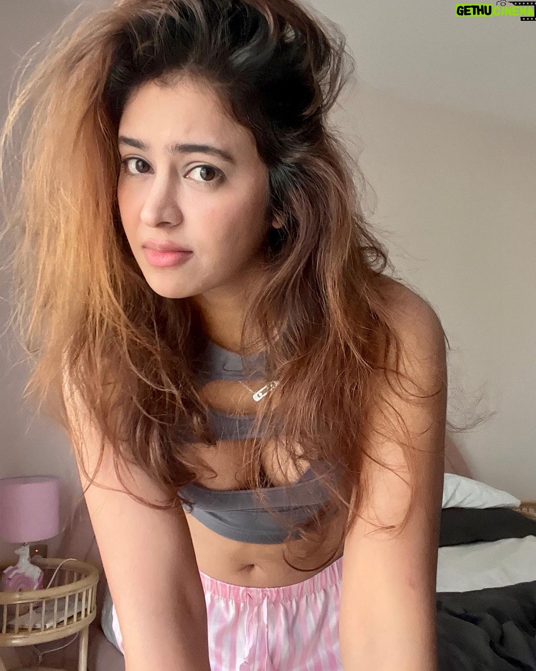 Shobhita Rana Instagram - january was a long year 💭🎀🧸 Dubai, UAE