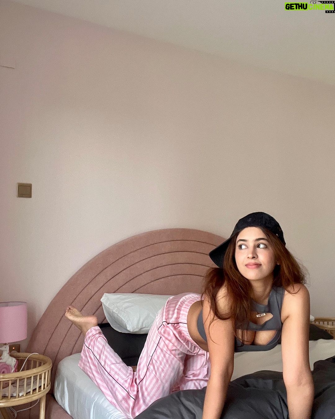 Shobhita Rana Instagram - january was a long year ðŸ’🎀🧸 Dubai, UAE
