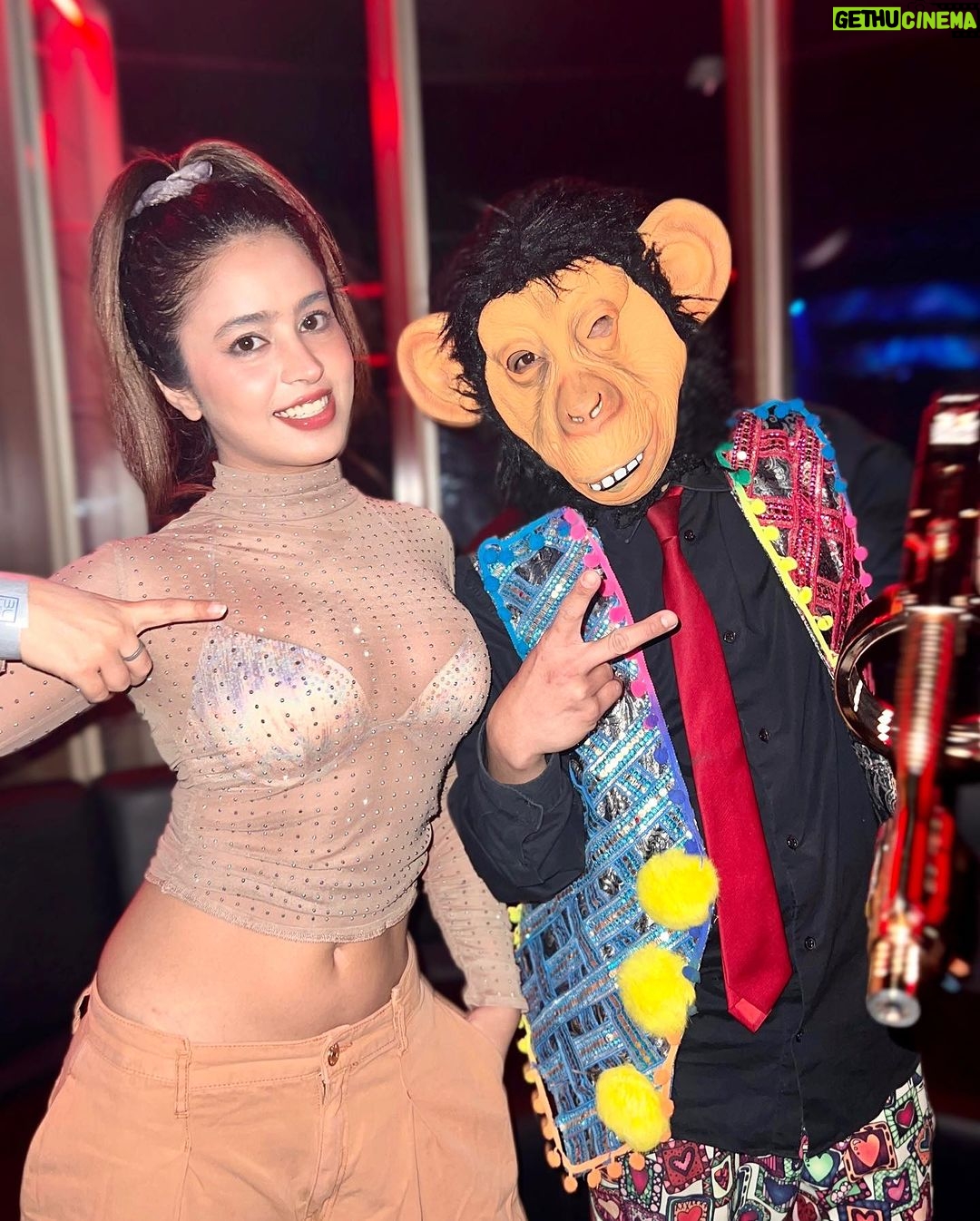 Shobhita Rana Instagram - dubai nights with @clubbludubai ✨⚡️ BLU Dubai