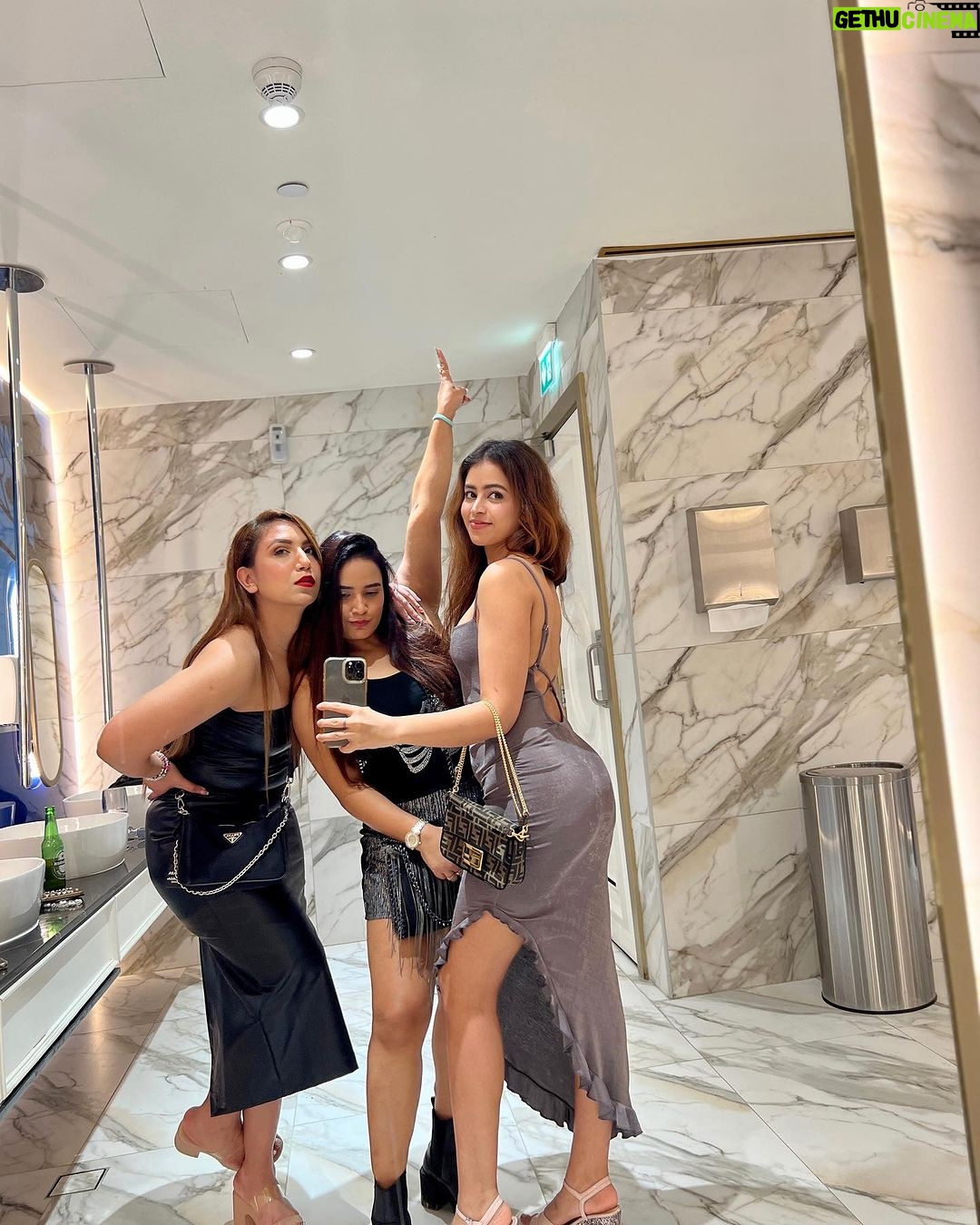 Shobhita Rana Instagram - 4ever <3 last one 😹💤 @mamta08 Dubai, United Arab Emirates