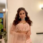 Shobhita Rana Instagram - just looking like a WOW 💍🤩 Make up @makeupbysehejkaur Hair @hairstylist_usha Wearing @sharanscouture #grwm #engagement #chandigarh #trendingreels #reelsinstagram #getready #weddingvibes Chandigarh, India