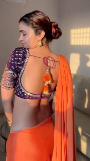 Shobhita Rana Instagram - miss wearing sarees, any of my friend getting married? 💕👇🏼