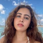 Shobhita Rana Instagram - if you want something, you just have to do it. Even if it means doing it alone. Just thinking about how many incredible experiences I would have missed out on if I hadn’t decided to travel solo. Also, someone might not want it as much as you or it’s not their style of trip.. like waking up early, watching sunrise, doing hikes, exploring cafés, healthy lifestyle, etc. I think it just gives you so much confidence and that ‘main character energy’. Doing things alone is empowering and I’m so glad I took this trip! 🐝 💦🏝️☀️🫧👙🥗🧳🌈 #hosted Bali, Indonesia
