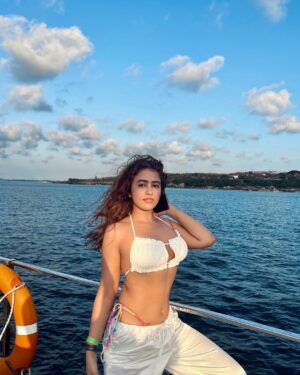 Shobhita Rana Instagram - all white mood for @the_shivanna ❤️‍🔥 

@presscomms 

#collab 

#cruising #balilife #indonesia #sunset #cruiselife #balitourism #solotravel