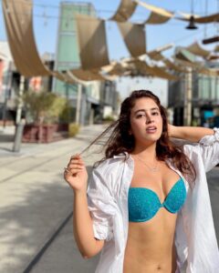 Shobhita Rana Instagram - Calmness over chaos🫰🏼 La Mer Beach, Dubai