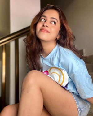 Shobhita Rana Instagram - Making a big life change is pretty scary.
But, know what's even scarier?
Regret. 🦋