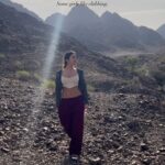 Shobhita Rana Instagram – Who can relate? <3 ⛰️✨ 
.
.
.
.
.
.

#hiking #hikingadventures #rasalkhaimah #uae #travelreels #vegangirl #mountaingirl Ras Al Khaimah, UAE