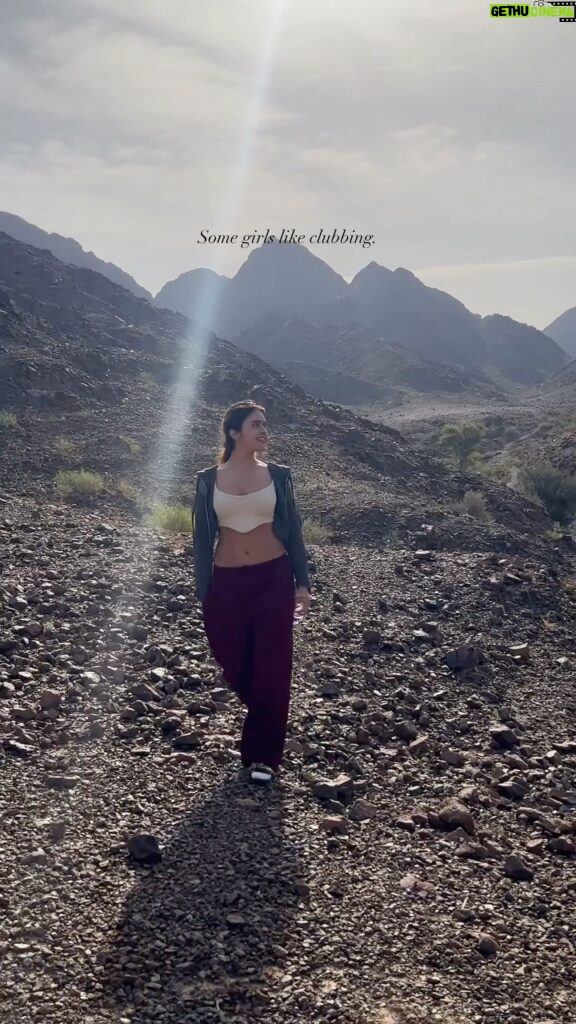 Shobhita Rana Instagram - Who can relate? <3 ⛰️✨ . . . . . . #hiking #hikingadventures #rasalkhaimah #uae #travelreels #vegangirl #mountaingirl Ras Al Khaimah, UAE