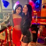 Shobhita Rana Instagram - Good times with my favs ❤️ Wherever I go Mumbai always calls me backkk… this place holds tons of memories…. 💭 ♾️ home! #bombay :) Mumbai, Maharashtra